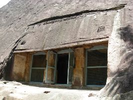 Thirunanthikarai Cave Temple