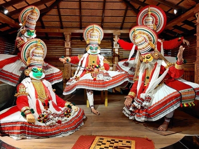 Kerala Package - 3n/4d - Munnar ( Hill Station ) + Alleppey ( Houseboat ) - 11500/- per person